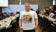 Esteban Paulón chicaneó a José Luis Espert en el Congreso con remera “Misión: Narco Airlines”