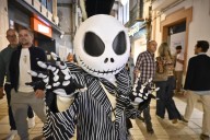 Pequeños monstruos conquistan el corazón de Huelva la noche de Halloween