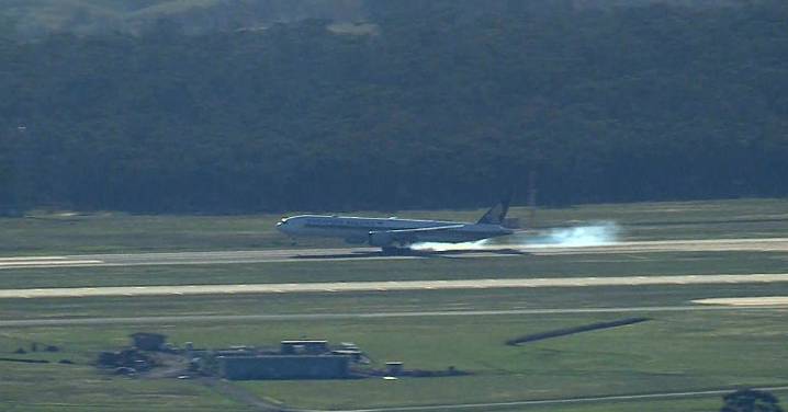 Tullamarine airport: Singapore Airlines flight diverted back to Melbourne Airport