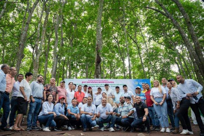 Gobernadora Elvia Milena Sanjuan selló alianza con 26 familias para proteger la cuenca del río Manaure: se invierten $1.600 millones