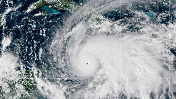 Jamaica se blinda ante el temor a la destrucción masiva del huracán 'Melisa', que ya ha causado 4 muertos