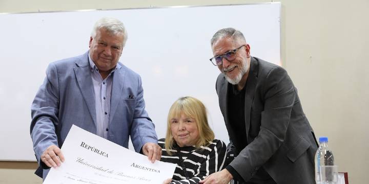 María Moreno recibió el título de Doctora Honoris Causa de la UBA y no defraudó con un discurso irreverente