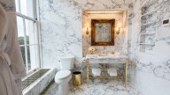 Trump reforma el histórico baño Lincoln de la Casa Blanca: cambia el art déco por mármol y dorado