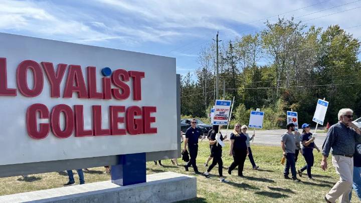 Expect delays entering Loyalist College