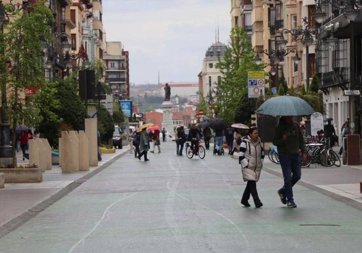 Las diferencias entre barrios en León: el centro dobla en renta media a Armunia