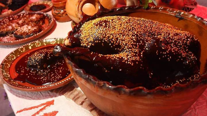 Día Estatal del Mole: ¿Se creó por accidente? Conoce la leyenda de esta receta