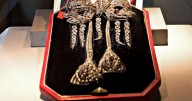 Louvre thieves will struggle to sell stolen jewels, master jeweler says: "The whole world knows about this robbery"