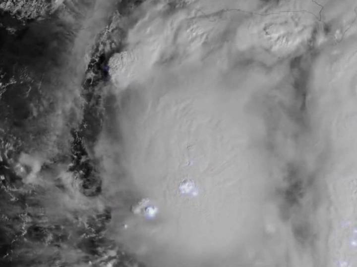 Tormenta 'Melissa' se convierte en huracán y azota el Caribe