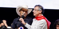 Petro, durante su discurso en Ibagué, subió a la tarima a excombatiente del M-19 que conoció en la cárcel: “Pensé que había muerto”