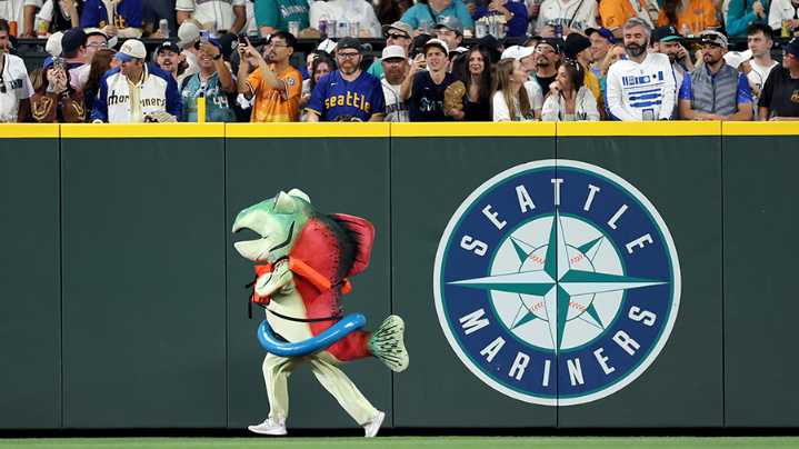 Humpy gets 1st win, then Seattle Mariners walk off into ALCS