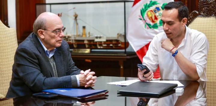 José Jerí saluda a Rodrigo Paz por su triunfo en la segunda vuelta electoral de Bolivia