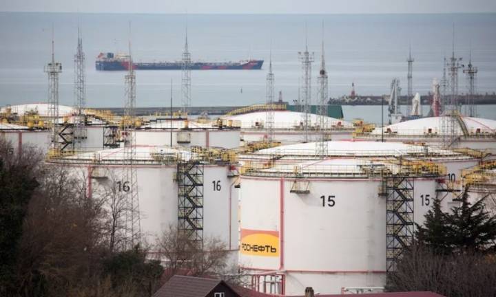 Venezuela compra a Rusia la nafta que antes obtenía de EEUU, según Bloomberg