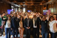 El gobernador recibió a alumnos de cuatro establecimientos de los departamentos Capital y Banda