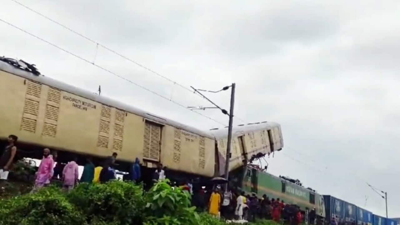 Increasing train parting, hot axle cases have safety implications; need investigation: Railways