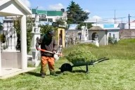 Ayuntamiento capitalino realiza jornada de mantenimiento en panteón de Atempan e Ixtulco previo a días de muertos