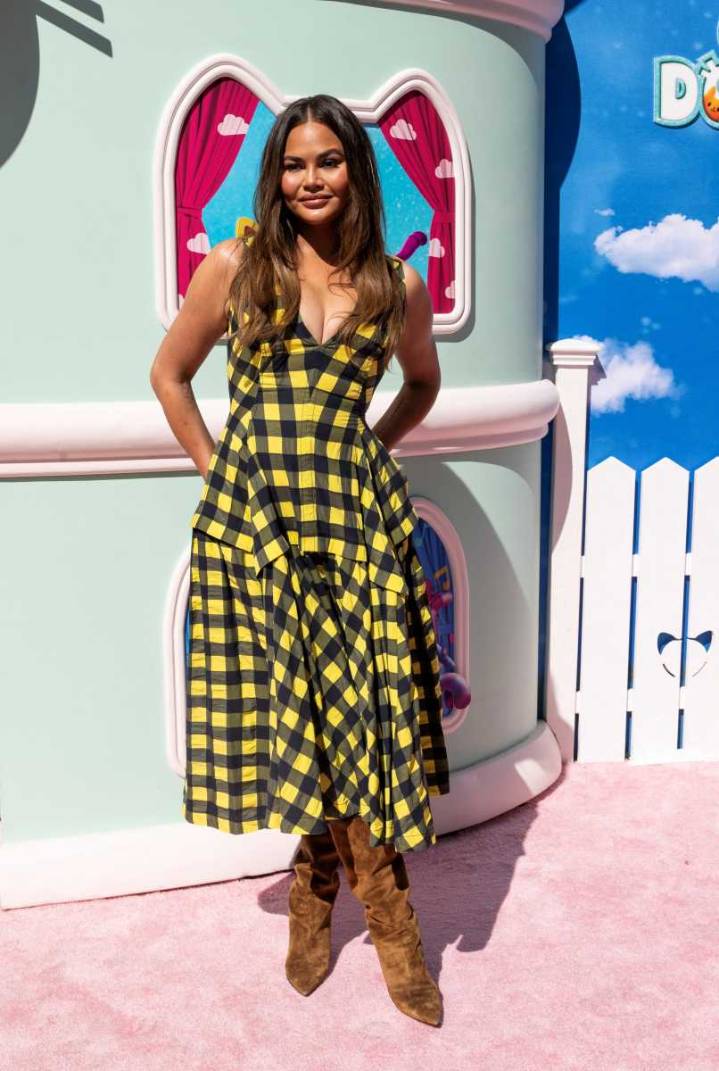 Chrissy Teigen and celebrities to join restaurant workers for One Fair Wage’s ‘Server for an Hour’ dinner in NYC