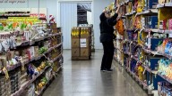 El consumo no repunta: las ventas en supermercados, mayoristas y shoppings cayeron en agosto
