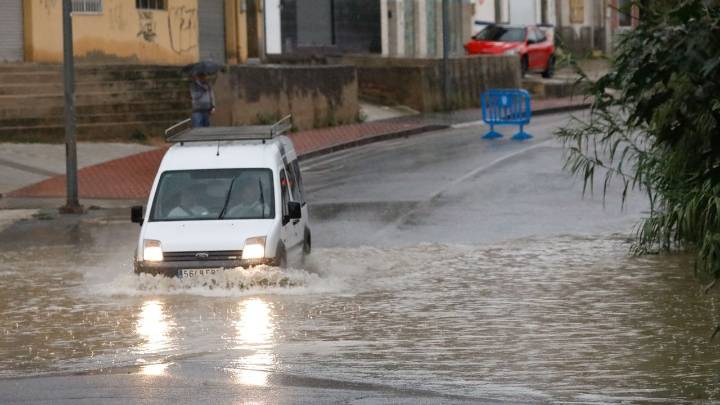 El presidente de Murcia solicita la intervención de la UME en Los Alcázares por las inundaciones