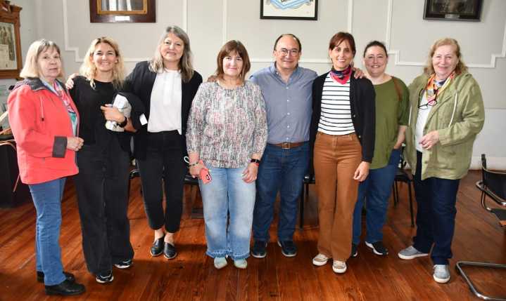 Salomón recibió a la nueva comisión de apoyo a la Biblioteca Mitre