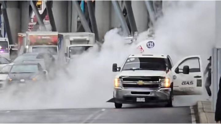 Se registra fuga de gas tras choque de pipa en Avenida Tláhuac, CDMX