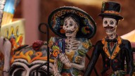 Entre calaveras y calabazas: las tradiciones y supersticiones que distinguen al Día de Muertos del Halloween