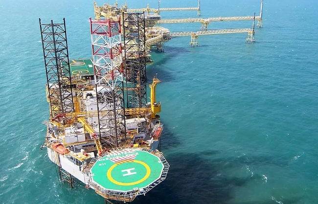 Eleva Fitch a Pemex su calificación a ‘BB+’; cerca, grado de inversión