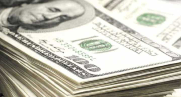 Peso mexicano se deprecia por fortalecimiento del dólar y cifras débiles del PIB local