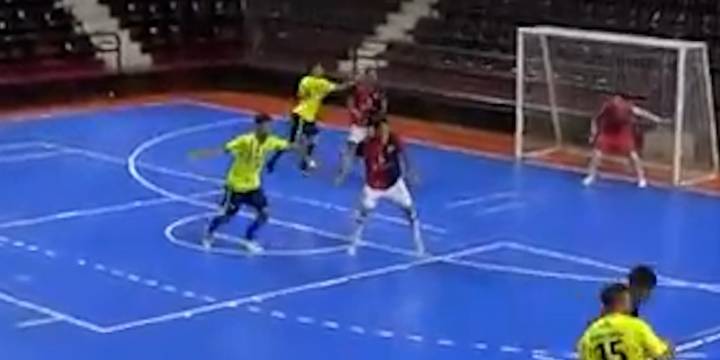 El video de la mordida en el clásico rosarino de futsal entre Newell’s y Central que terminó en escándalo
