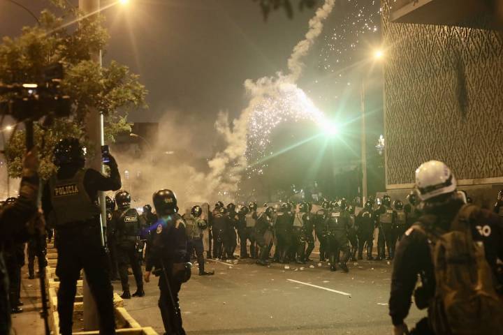 Perú: suspenden jefe policial de Lima tras protestas violentas
