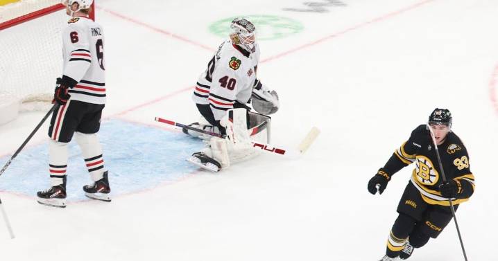 Fraser Minten scores in overtime to lift the Bruins past the Blackhawks, 4