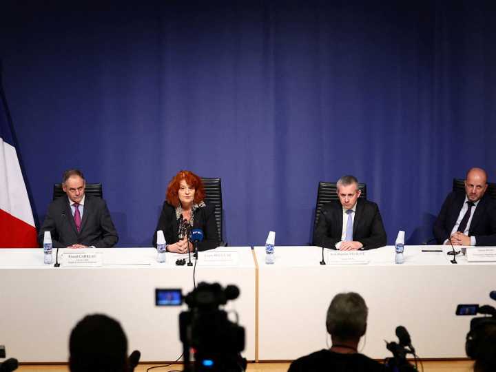 Two suspects in Louvre heist partially admit involvement: Paris prosecutor