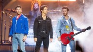 Jonas Brothers take Des Moines fans on a singing tour of their careers