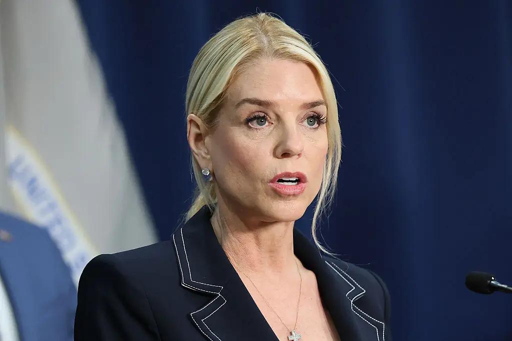 ‘That’s Embarrassing’: Pam Bondi Caught with Her Pants Down When Photographer Captured Her Pasted