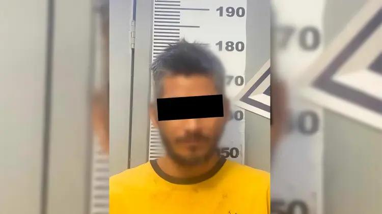 Taxista protagoniza persecución y amenaza a policías