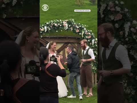 Elijah Wood surprises couple during "Lord of the Rings"