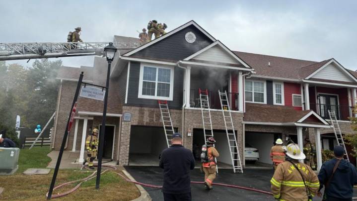 Crews contain east Louisville apartment fire in 25 minutes
