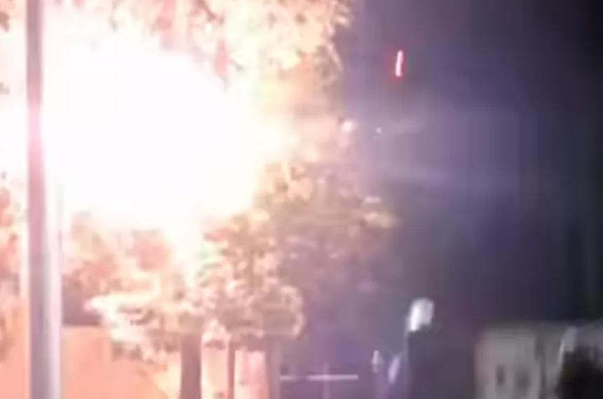 Explosión nocturna de un transformador de la CPE alertó a todo un vecindario