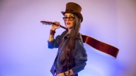 Vega, cantante: «¿Pondrías porno en el súper? ¿Y por qué sí canciones con esas letras tan explícitas?»