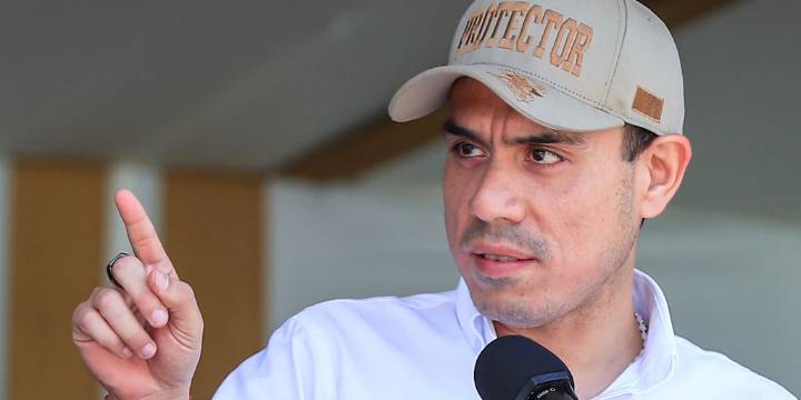 Perú mantiene calificación BBB estable, pero con su presidente aún vulnerable a censura