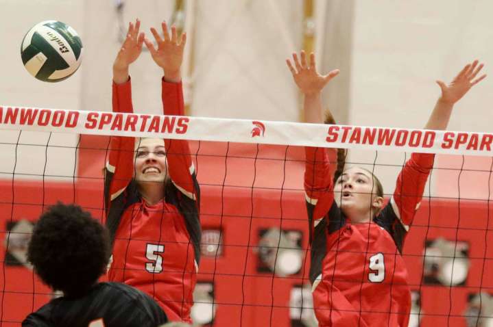 Stanwood outlasts Monroe in battle for league lead