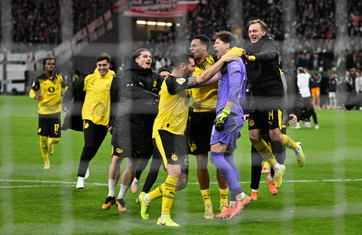 Dortmund vence a Frankfurt por penales en la Copa de Alemania
