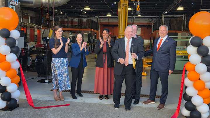 What does Hoover High School's new welding lab have to offer students?