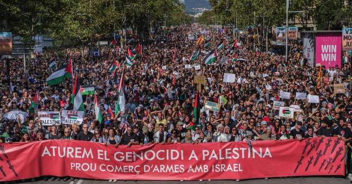 La Policía Nacional investiga el incidente con un agente de paisano durante la manifestación por Palestina en Barcelona