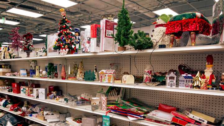 The One Vintage Santa Figurine You Should Never Skip If You See It At The Thrift