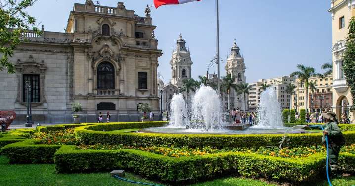 La destitución de Boluarte en Perú eleva “riesgo de populismo”, según Fitch Ratings
