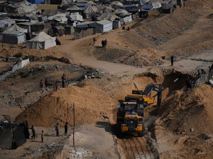 Benjamin Netanyahu ordena "ataques contundentes" en Gaza mientras Hamas demora la entrega de los cuerpos de rehenes