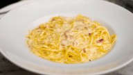 Ni leche ni nata: el genial truco de Karlos Arguiñano para hacer una salsa carbonara auténtica en minutos