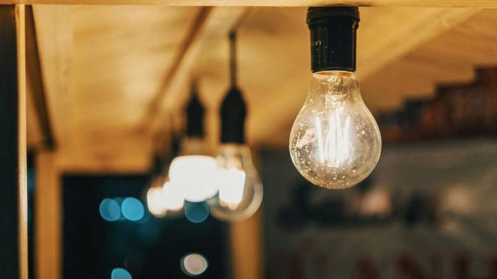 Luz con aumento: las boletas llegan recargadas en octubre
