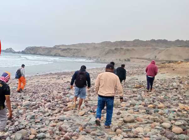Familiares buscan por su cuenta a joven desaparecido en el mar de Chala