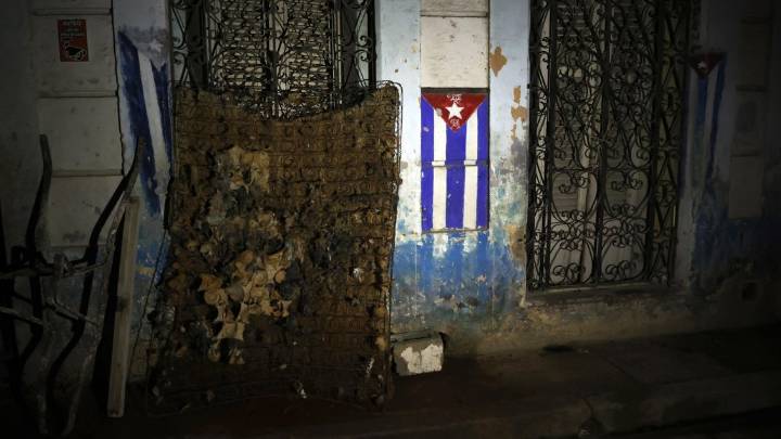 Presidente cubano reconoce "reclamos" por la crisis, pero advierte sobre cierre de calles